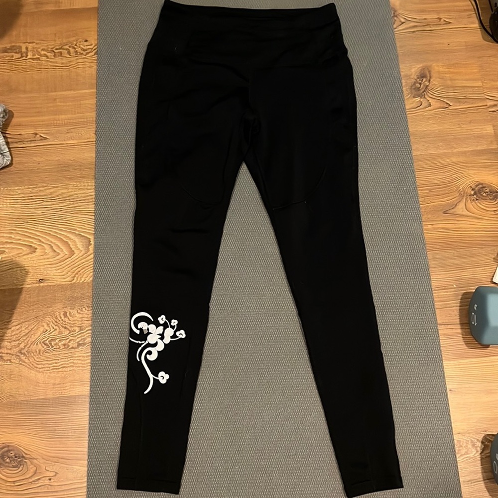 Athleta leggings, design on calf and shin, black